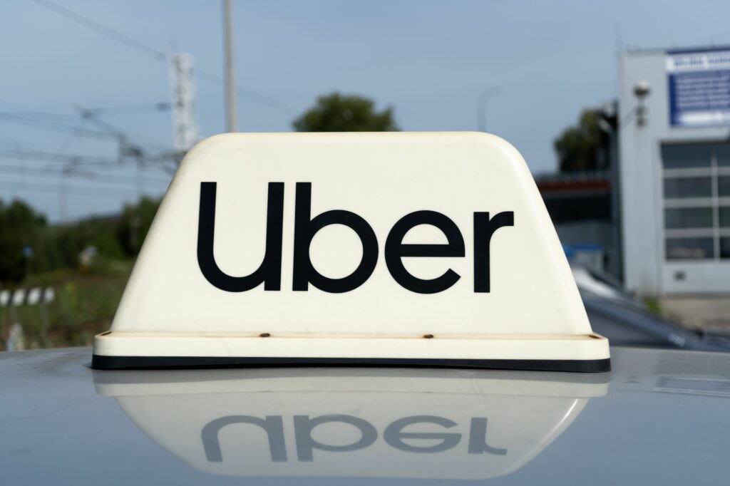 Uber sem motorista? Empresa já está investindo em direção autônoma