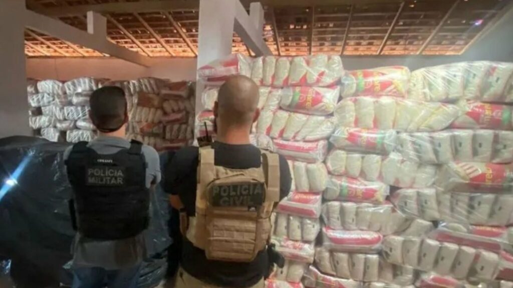 VÍDEO: Polícia recupera mais de mil fardos de arroz que