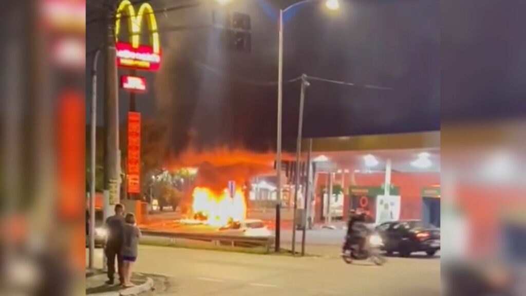 Acidente causa explosão de bomba de gasolina em São Paulo