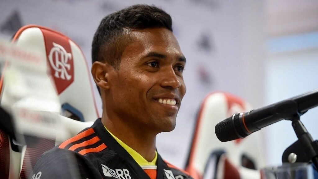 Alex Sandro revela motivo para acerto com Flamengo: “Foi uma