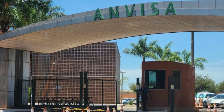 Anvisa prorroga proibição sobre uso de produtos à base de