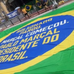 Bandeira do Brasil na Av. Paulista escrita com ‘Pablo Marçal
