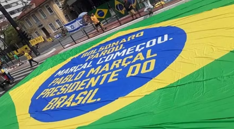 Bandeira do Brasil na Av. Paulista escrita com ‘Pablo Marçal