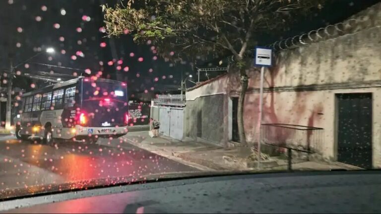 Belo Horizonte registra chuva após cinco meses de estiagem