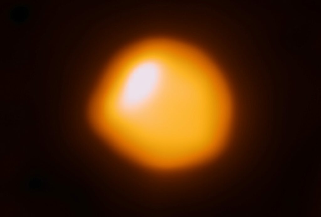 Betelgeuse pode não ser uma estrela solitária