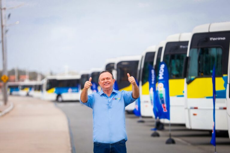 Brandão entrega 75 ônibus para reforçar o transporte coletivo da