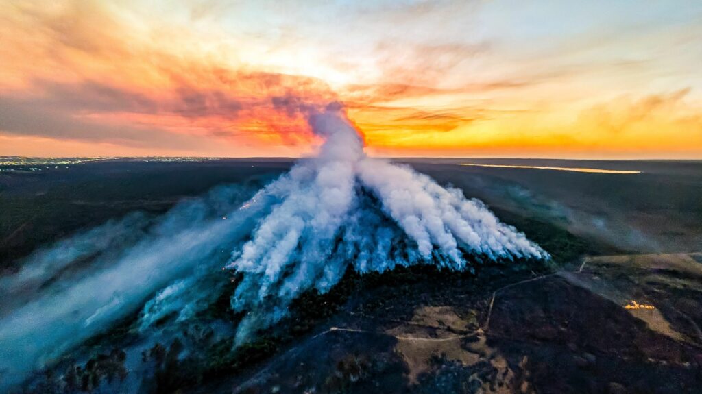 DF convoca mais 250 bombeiros para combater fogo no Parque