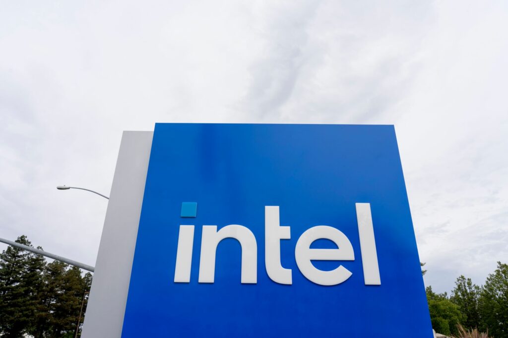 Diante de crise, a Intel vai reestruturar suas operações