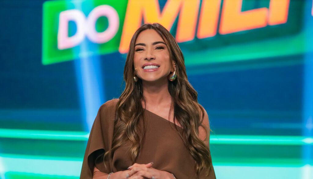 Domingo Legal e Programa Silvio Santos derrotam a Record e