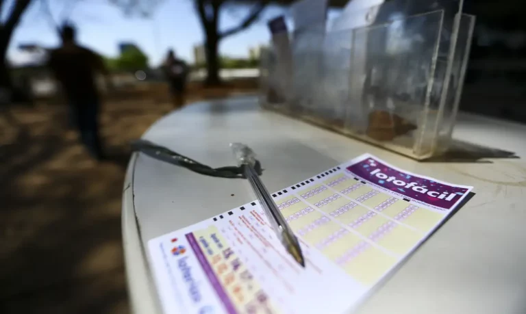 Doze apostadores levam bagatela no concurso da Lotofácil