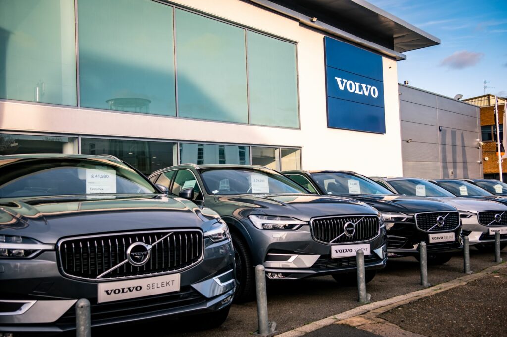 Estagnação no mercado força Volvo a adiar meta de eletrificação