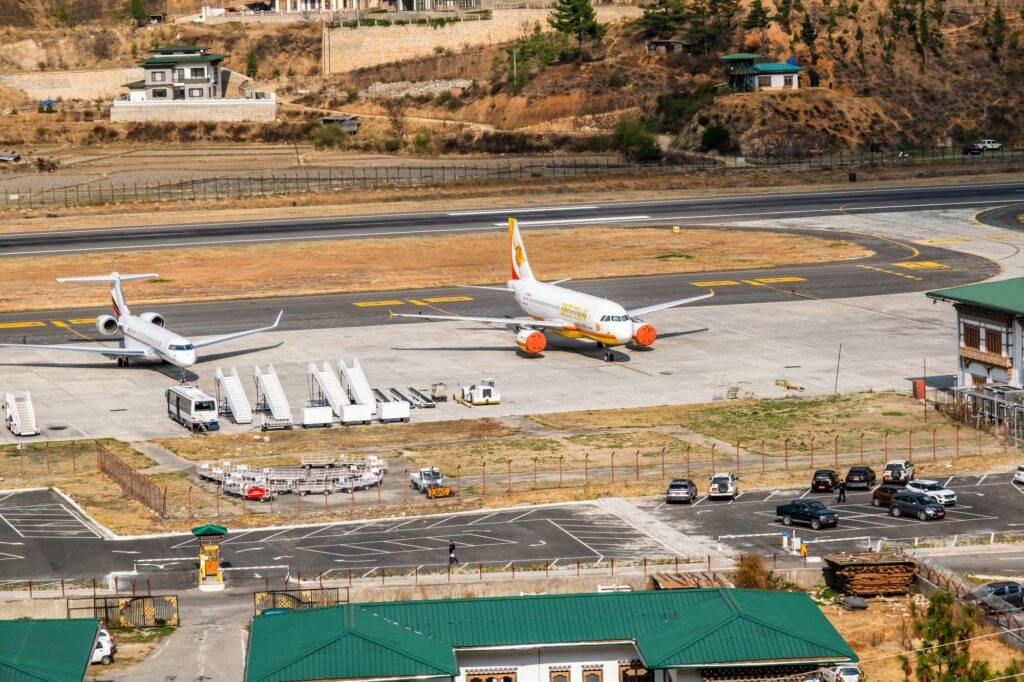 Este aeroporto desafiador só permite que alguns pilotos trabalhem em