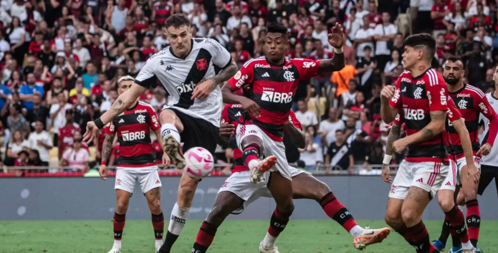 Flamengo e Vasco medem forças no estádio do Maracanã