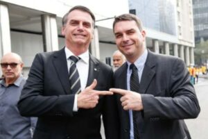 Flávio Bolsonaro acompanhará o ex-presidente Bolsonaro em palanques de aliados