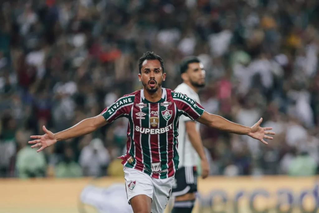 Fluminense vence Atlético-MG e larga na frente nas quartas da