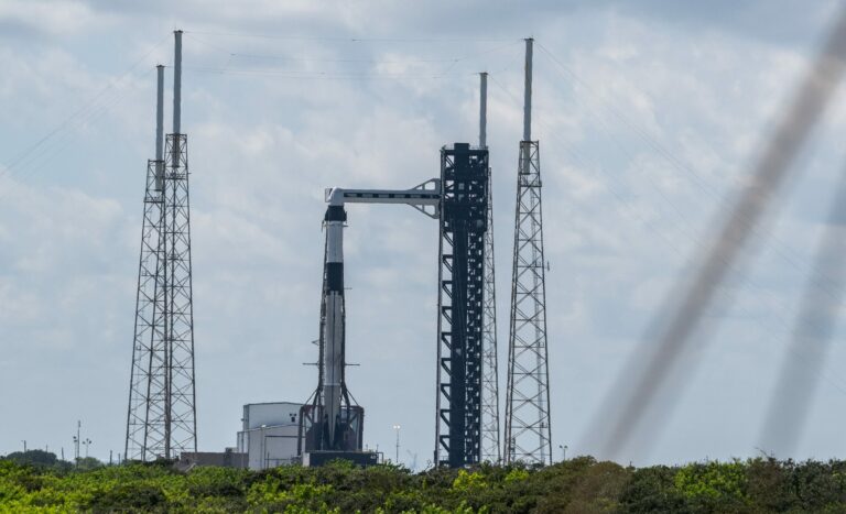 Furacão faz SpaceX adiar lançamento de astronautas ao espaço