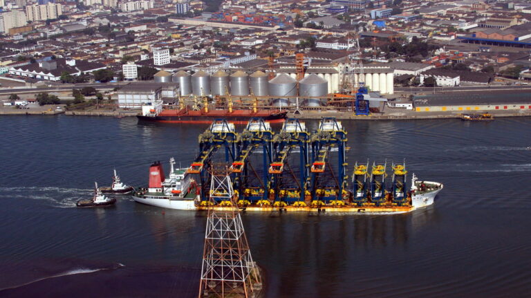 Gigante francesa abocanha o maior terminal de contêineres do Brasil