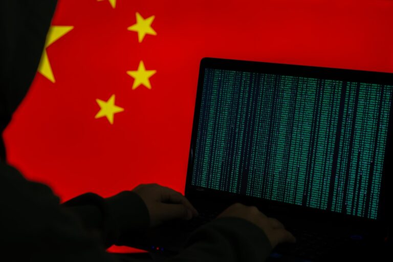 Hackers chineses que invadiram câmeras são pegos pelo FBI