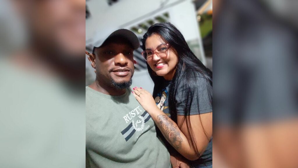 Homem suspeito de dar 33 facadas na companheira se entrega