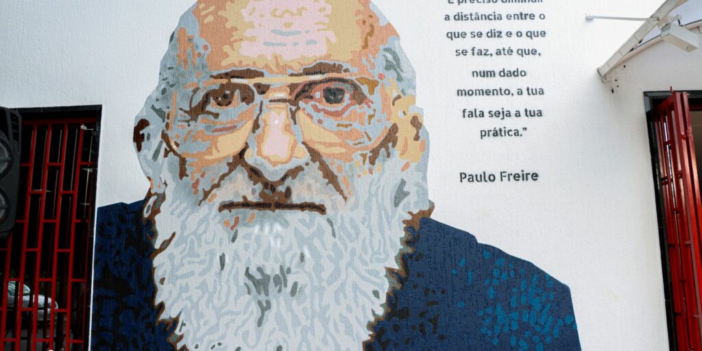 Instituto lança série que desmistifica obra de Paulo Freire 