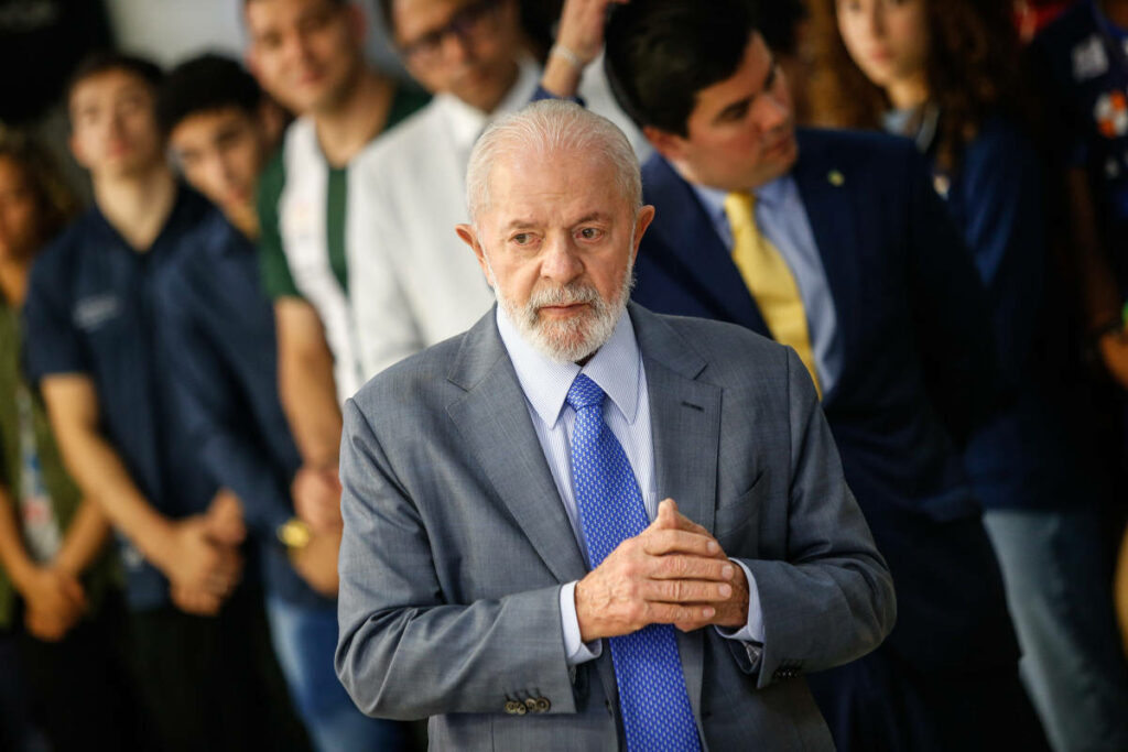 Lula quer restringir horário de clubes de tiro próximos a