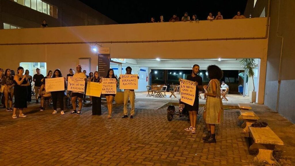 MP denuncia jovens por racismo durante trote de universidade em