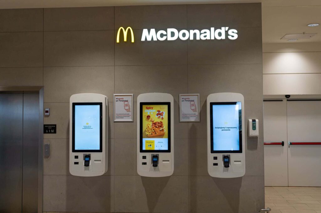 McDonald’s dá passo importante para atender mais sem caixas humanos