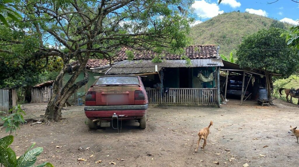 Mulher que era mantida em cativeiro pelo tio por 10