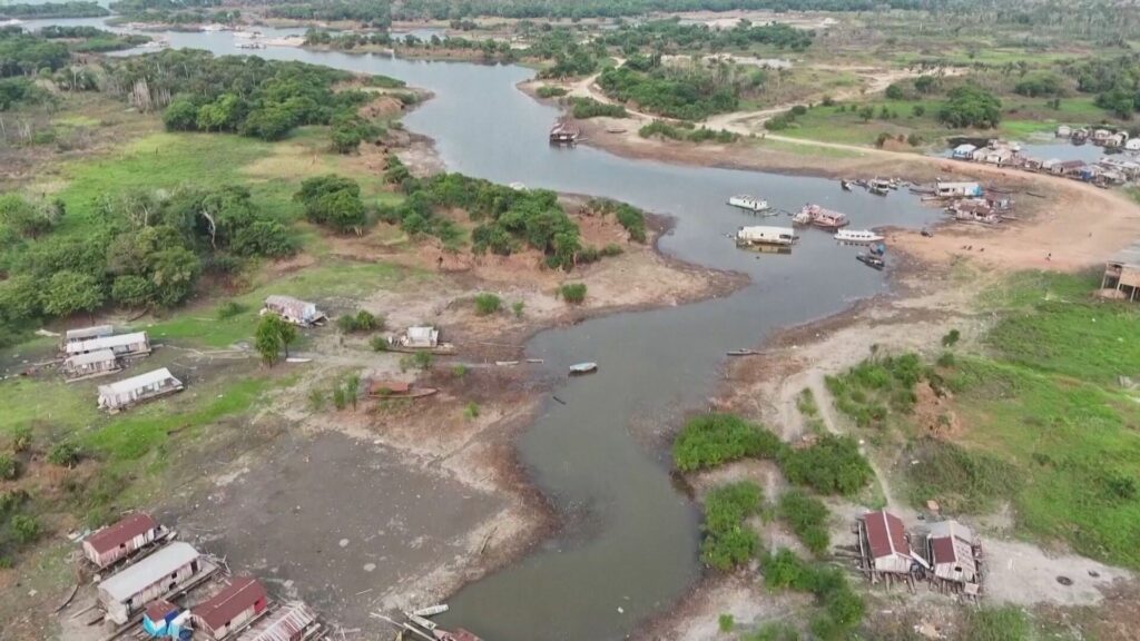 Nível do Rio Negro cai 3 metros em setembro e