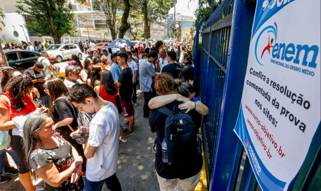 Oficina gratuita ajuda estudantes a tirar dúvidas para a redação