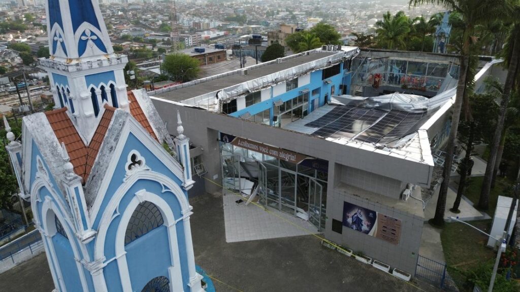 Polícia começa a ouvir testemunhas sobre desabamento em igreja no