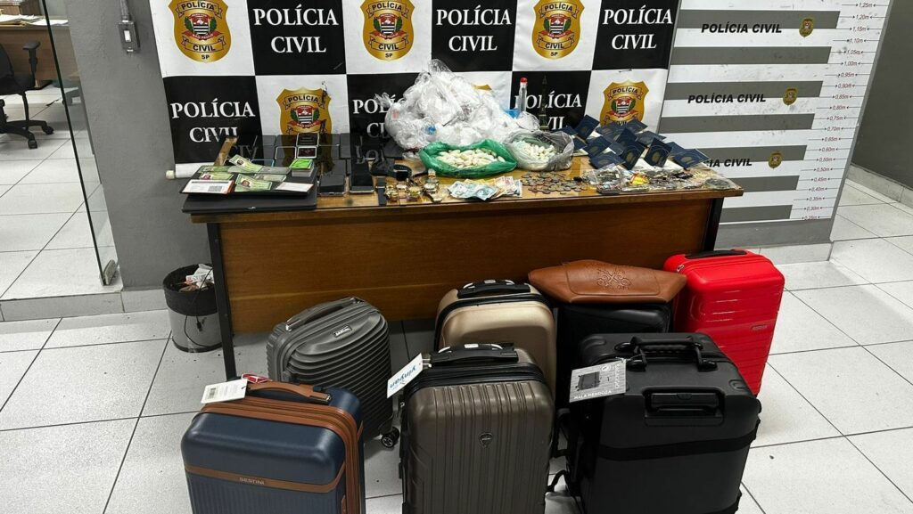 Polícia prende aliciador de “mulas“ e mais de 20 suspeitos