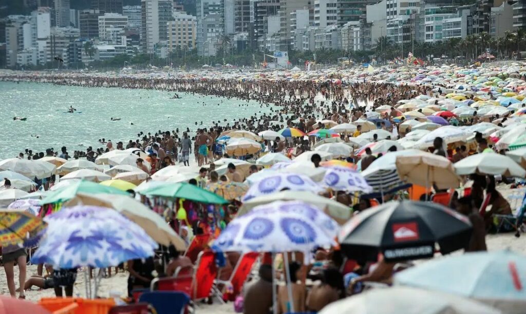 Rio tem calor de 41 graus e pouca umidade relativa