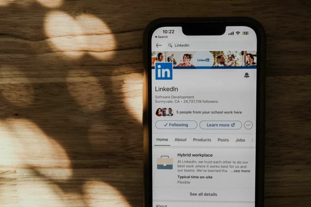 Sem avisar, LinkedIn começou a usar dados das pessoas para