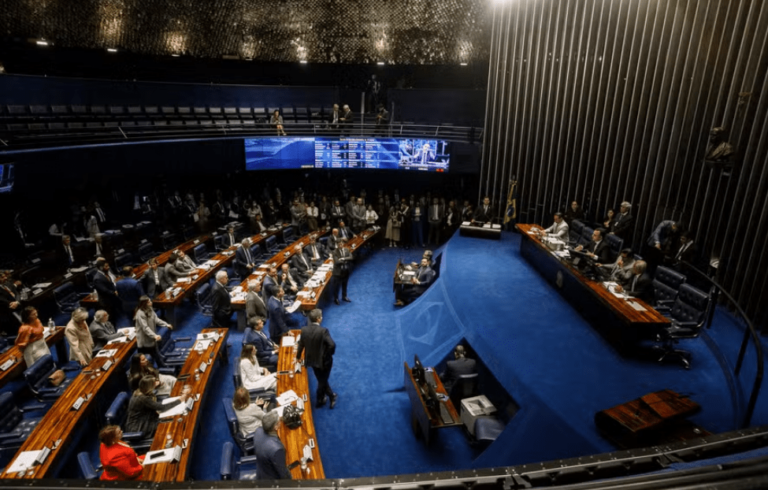 Senado adia para depois das eleições votação de projeto que