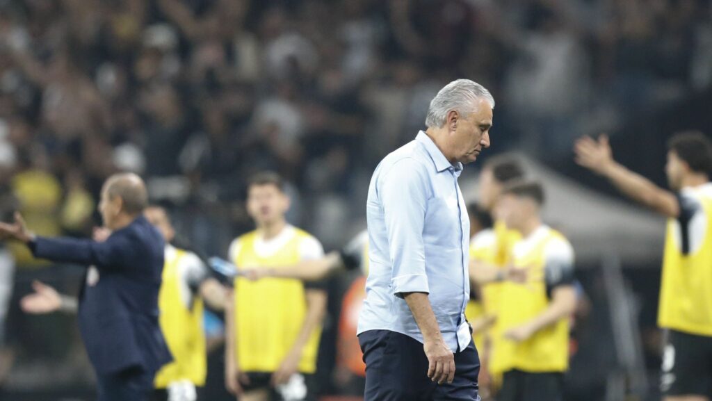 Tite reencontra torcida do Corinthians em aniversário do clube