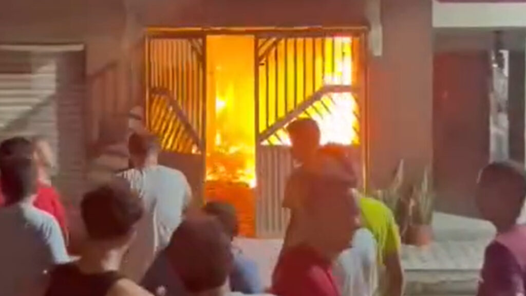 Vídeo: loja é destruída por incêndio no Centro de Pio