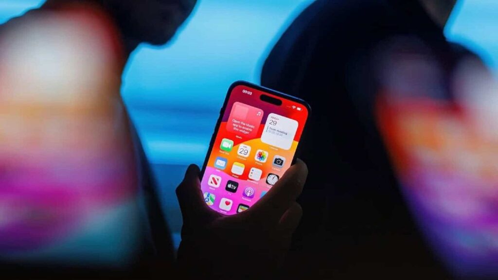 iPhone mais barato vai ter tela igual do Pro a