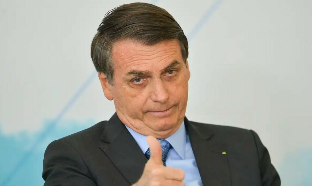 Após suposta ameaça de morte, Bolsonaro responde: ‘sou de direita,