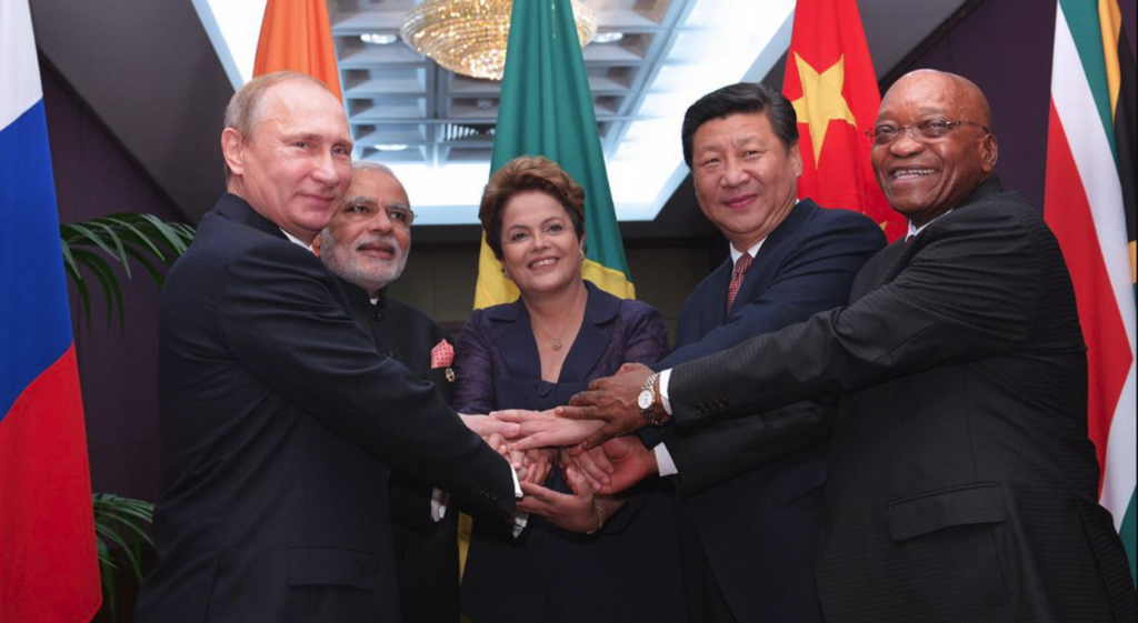 BRICS acumulam ouro e bancos ocidentais se afundam em dívidas