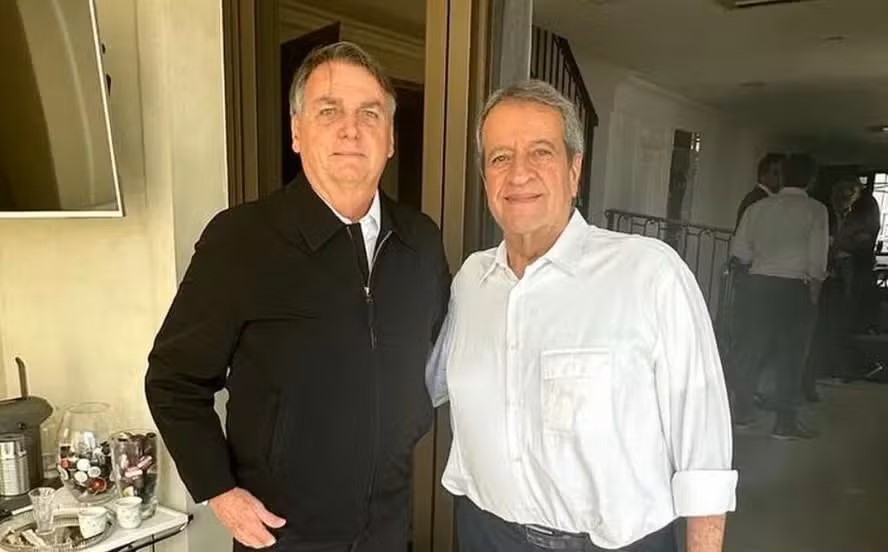 Bolsonaro quer colocar Eduardo 03 no controle de entidade do