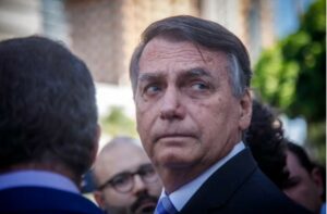 Bolsonaro vai ao Senado e negocia aprovação de projeto que