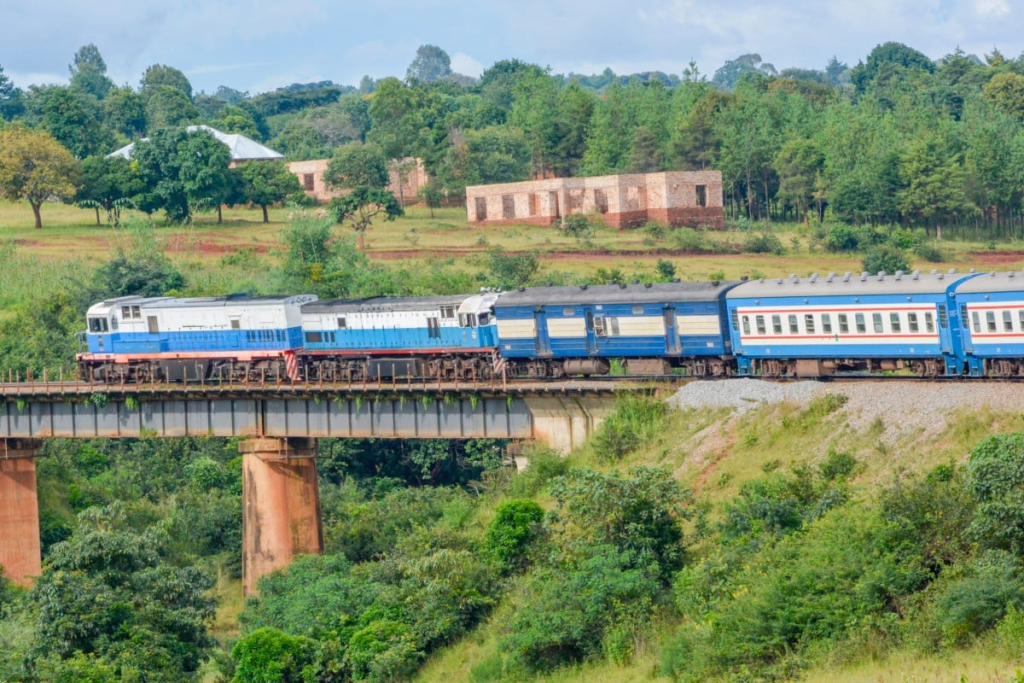 China investe bilhões e promete transformar ferrovia africana