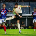 Com dois de Payet, Vasco vence Bahia em São Januário