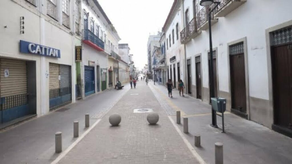 Comércio da Grande Ilha de portas fechadas nesta segunda, 21