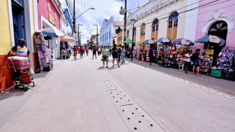 Comércio da Grande Ilha estará fechado na próxima segunda-feira (21)