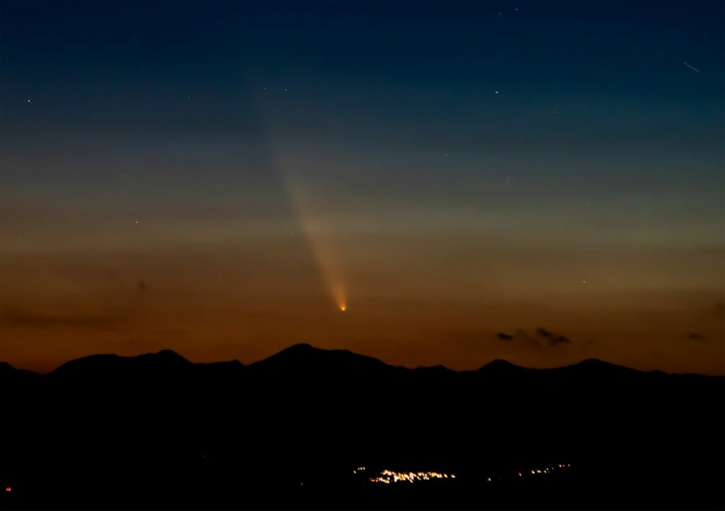 Cometa do Século está mais próximo da Terra neste sábado