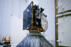 CubeSats da ESA enviam primeiro sinal em missão de defesa