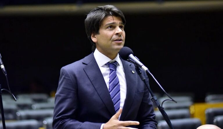 Deputado Pedro Paulo protocola projeto para instalar bloqueadores de sinal