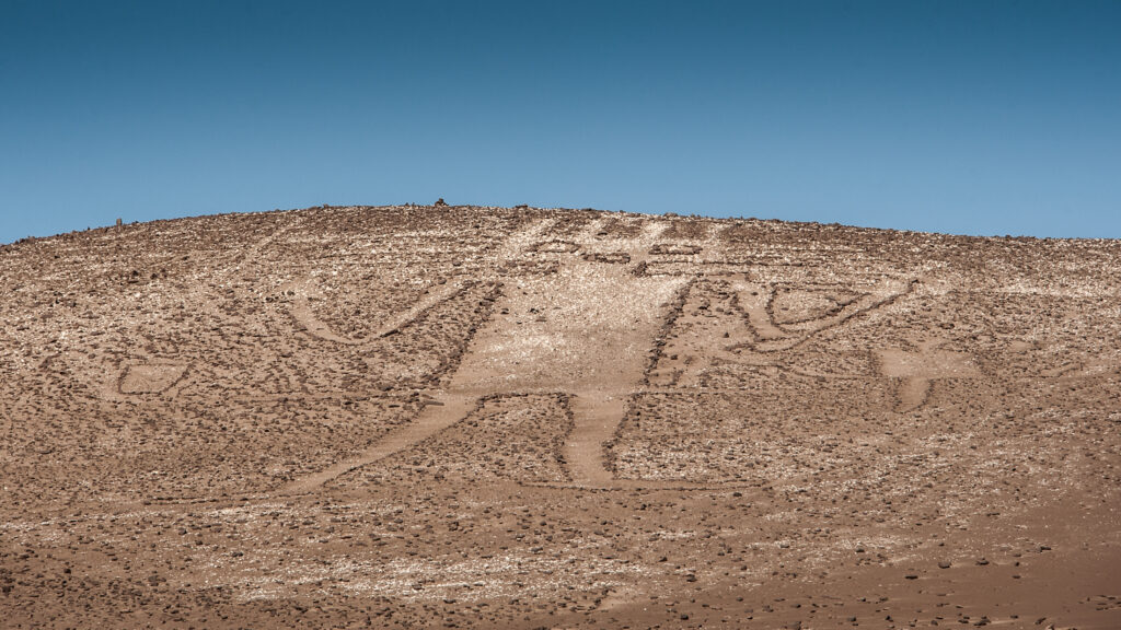 Desenho gigante no deserto do Atacama impressiona cientistas